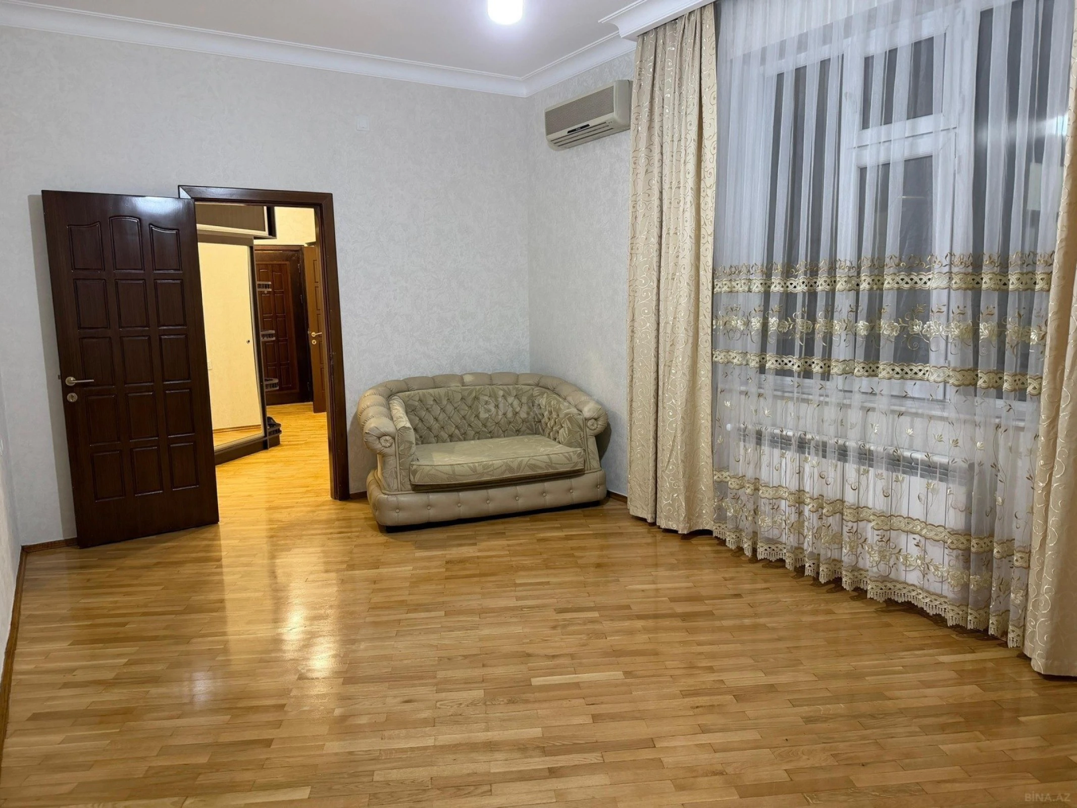 Satılır 2 otaqlı mənzil 77 m²