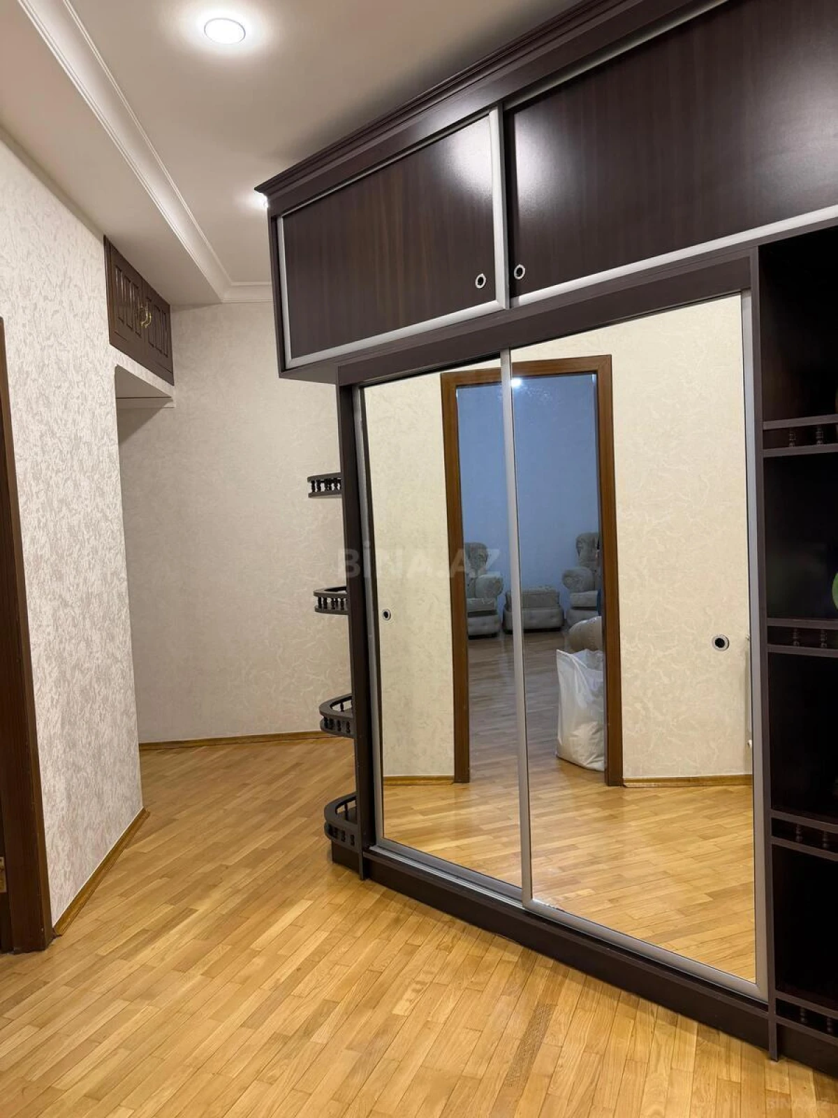 Satılır 2 otaqlı mənzil 77 m²