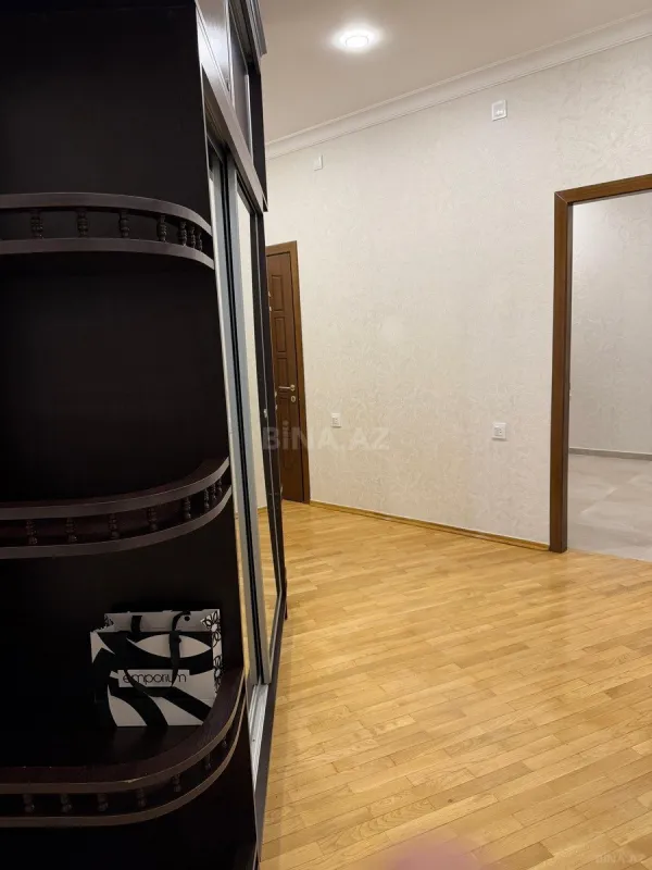 Satılır 2 otaqlı mənzil 77 m²