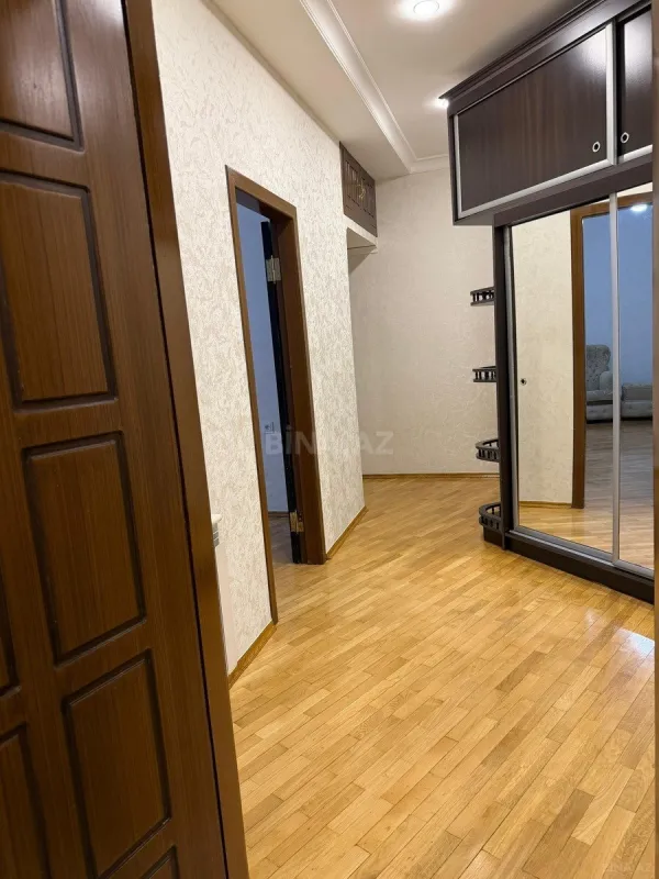 Satılır 2 otaqlı mənzil 77 m²