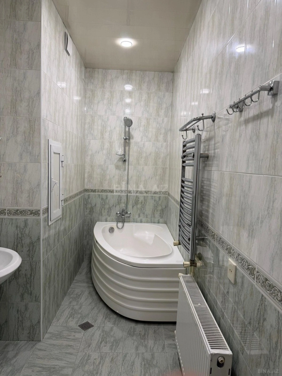 Satılır 2 otaqlı mənzil 77 m²