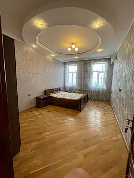 Satılır 3 otaqlı mənzil 151 m²