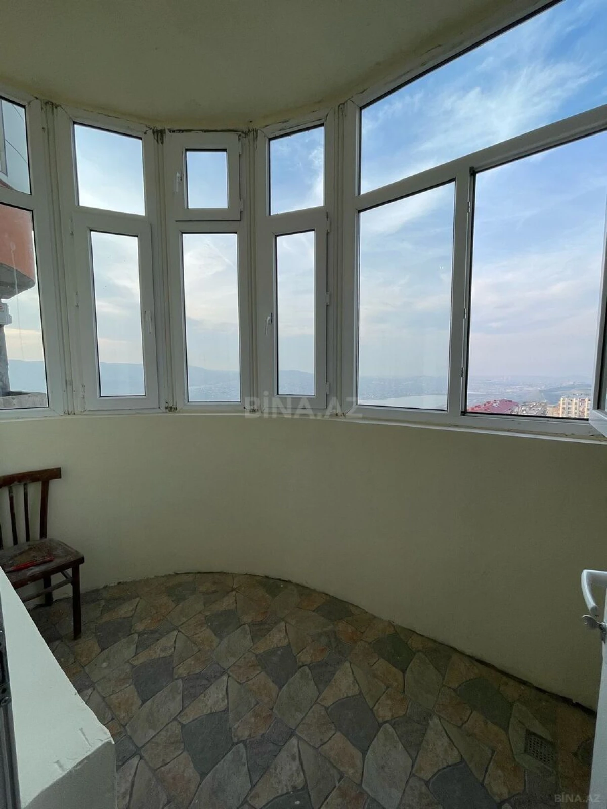 Satılır 3 otaqlı mənzil 151 m²