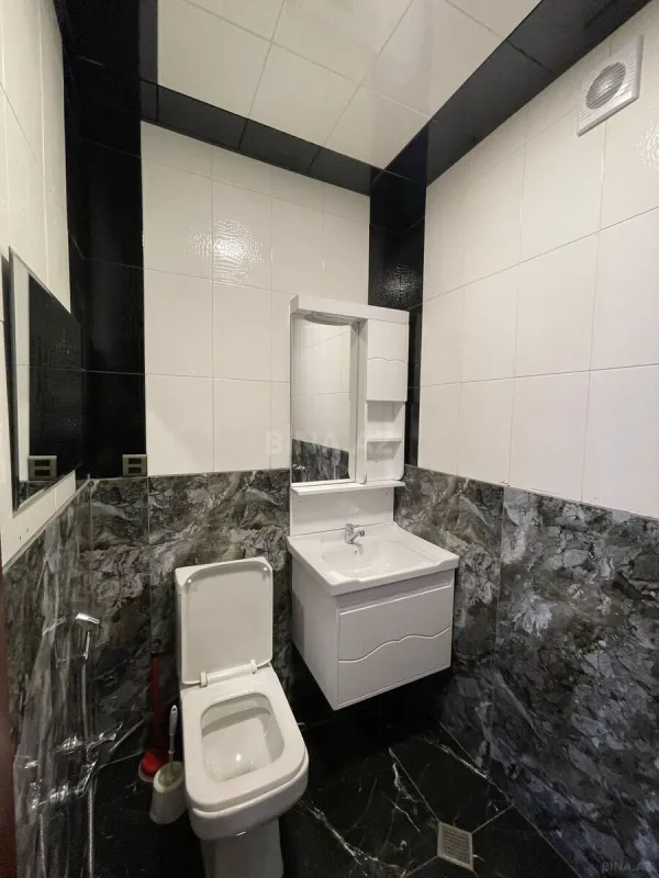 Satılır 3 otaqlı mənzil 151 m²