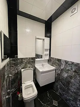 Satılır 3 otaqlı mənzil 151 m²