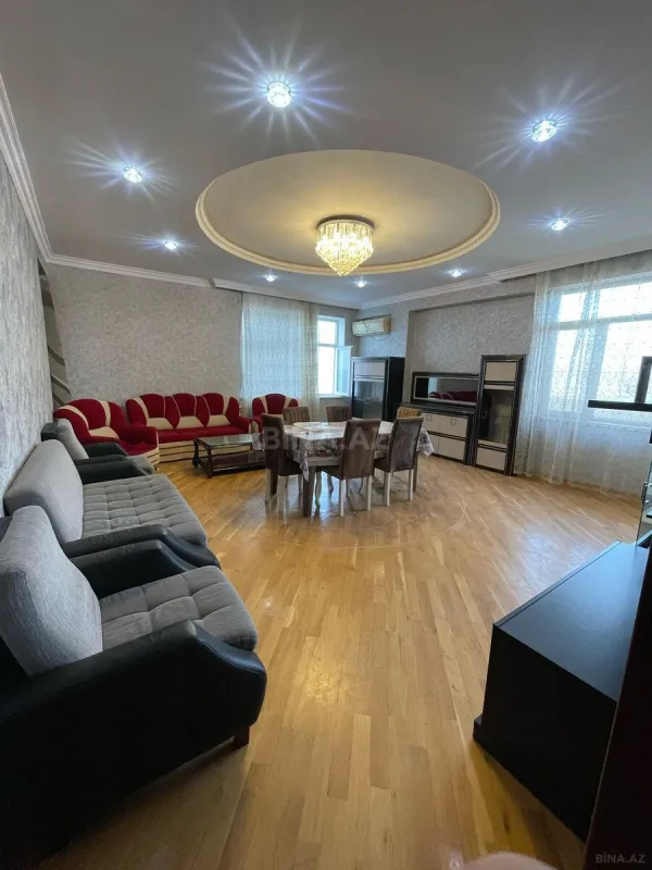Satılır 3 otaqlı mənzil 151 m²