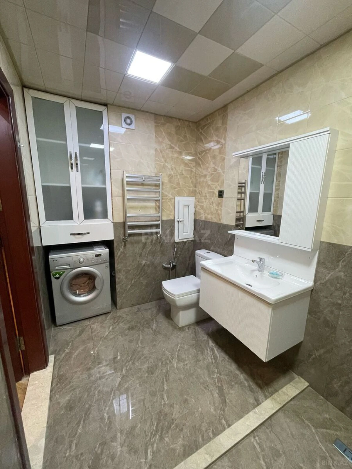 Satılır 3 otaqlı mənzil 151 m²