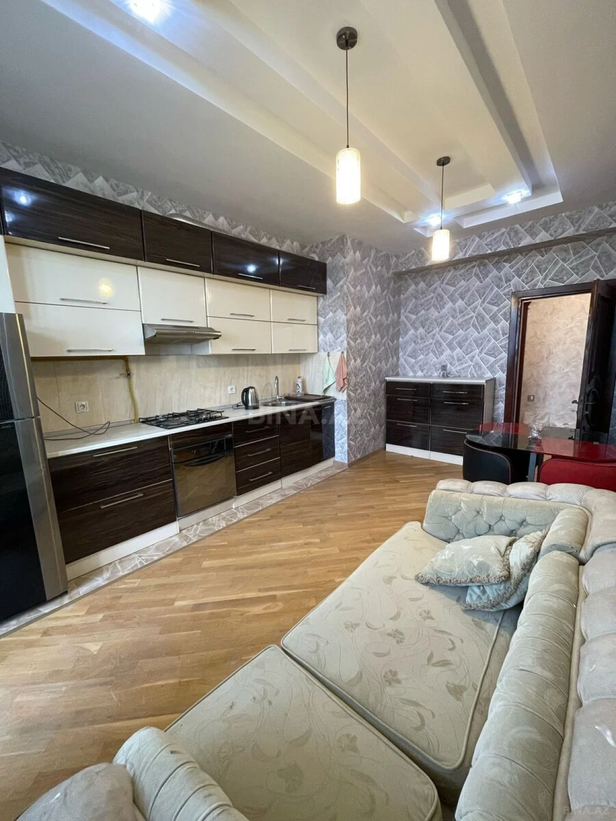 Satılır 3 otaqlı mənzil 151 m²