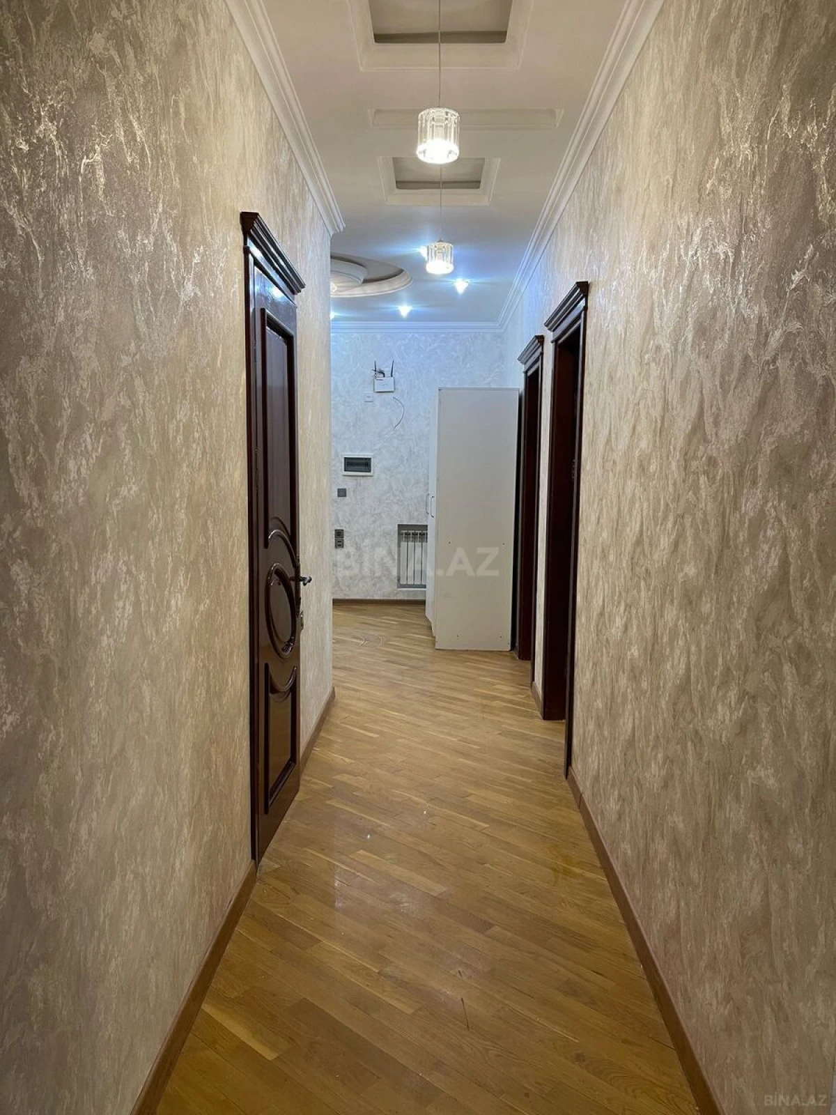 Satılır 3 otaqlı mənzil 151 m²