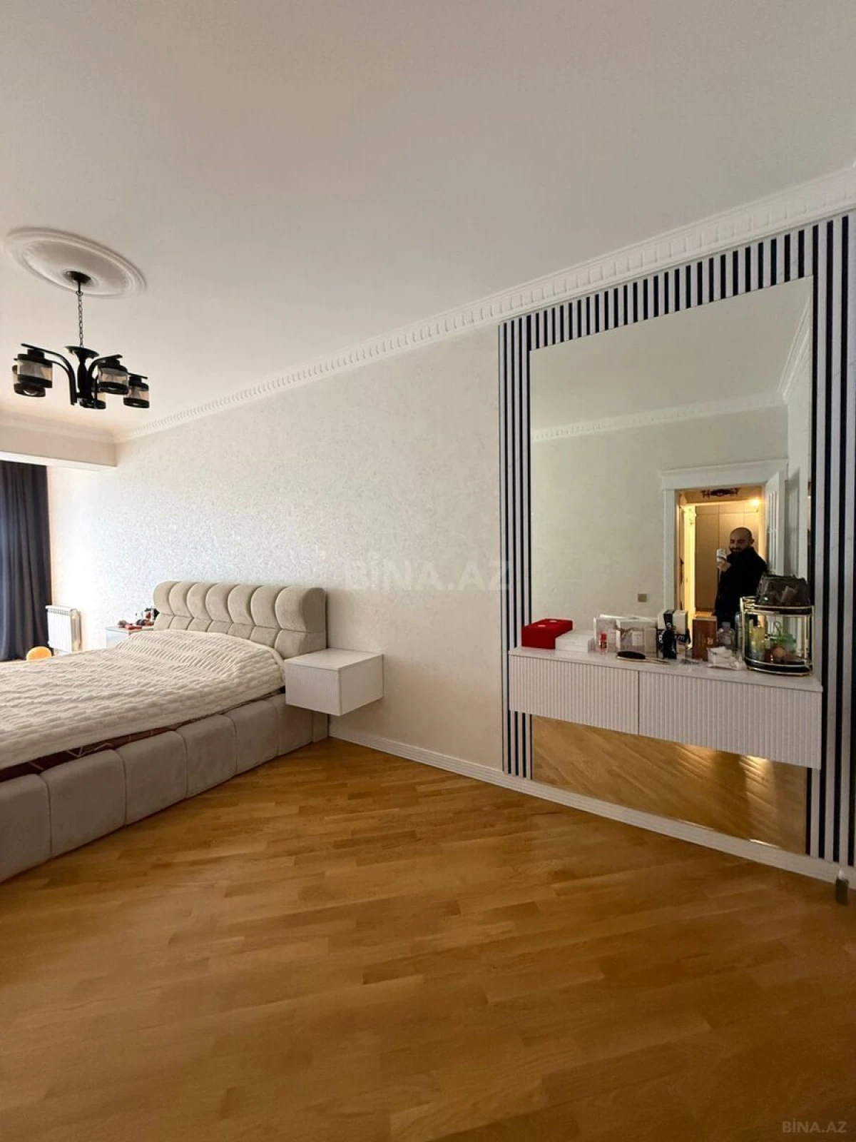 Satılır 2 otaqlı mənzil 117 m²