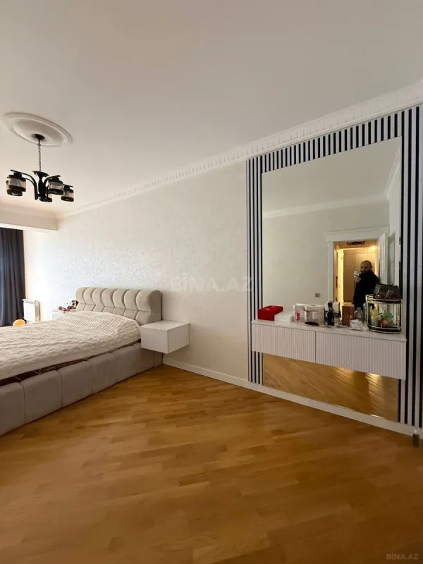 Satılır 2 otaqlı mənzil 117 m²