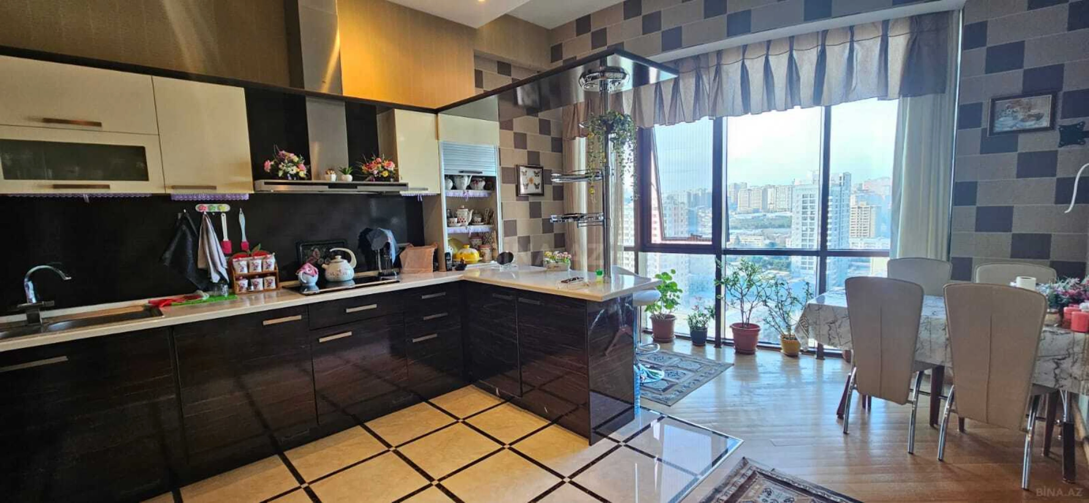 Satılır 3 otaqlı mənzil 137 m²