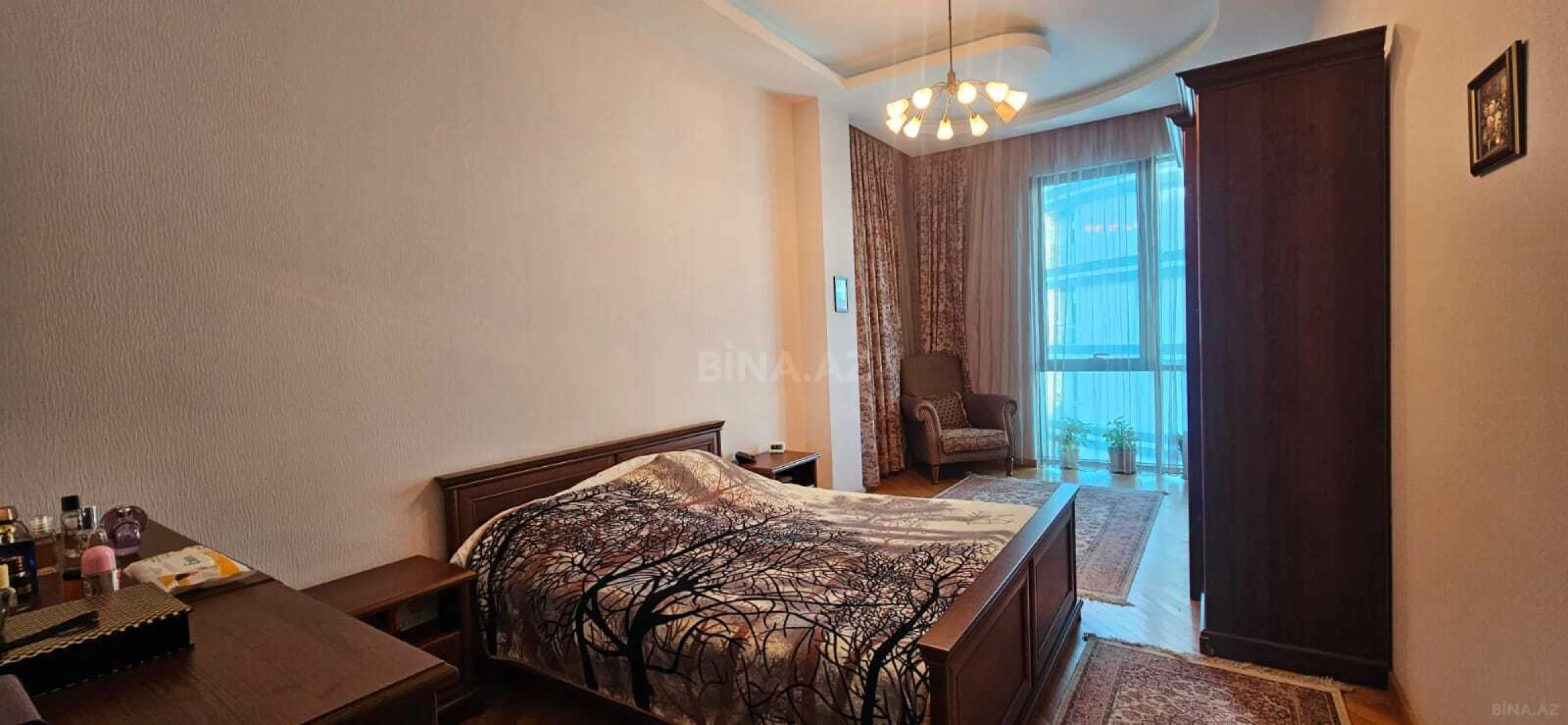 Satılır 3 otaqlı mənzil 137 m²
