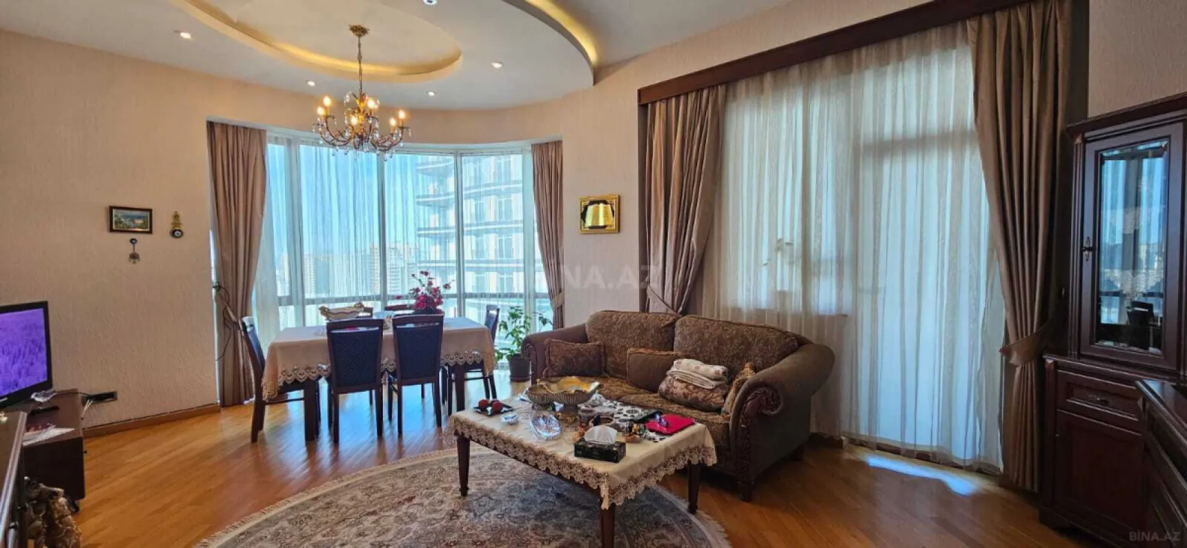 Satılır 3 otaqlı mənzil 137 m²