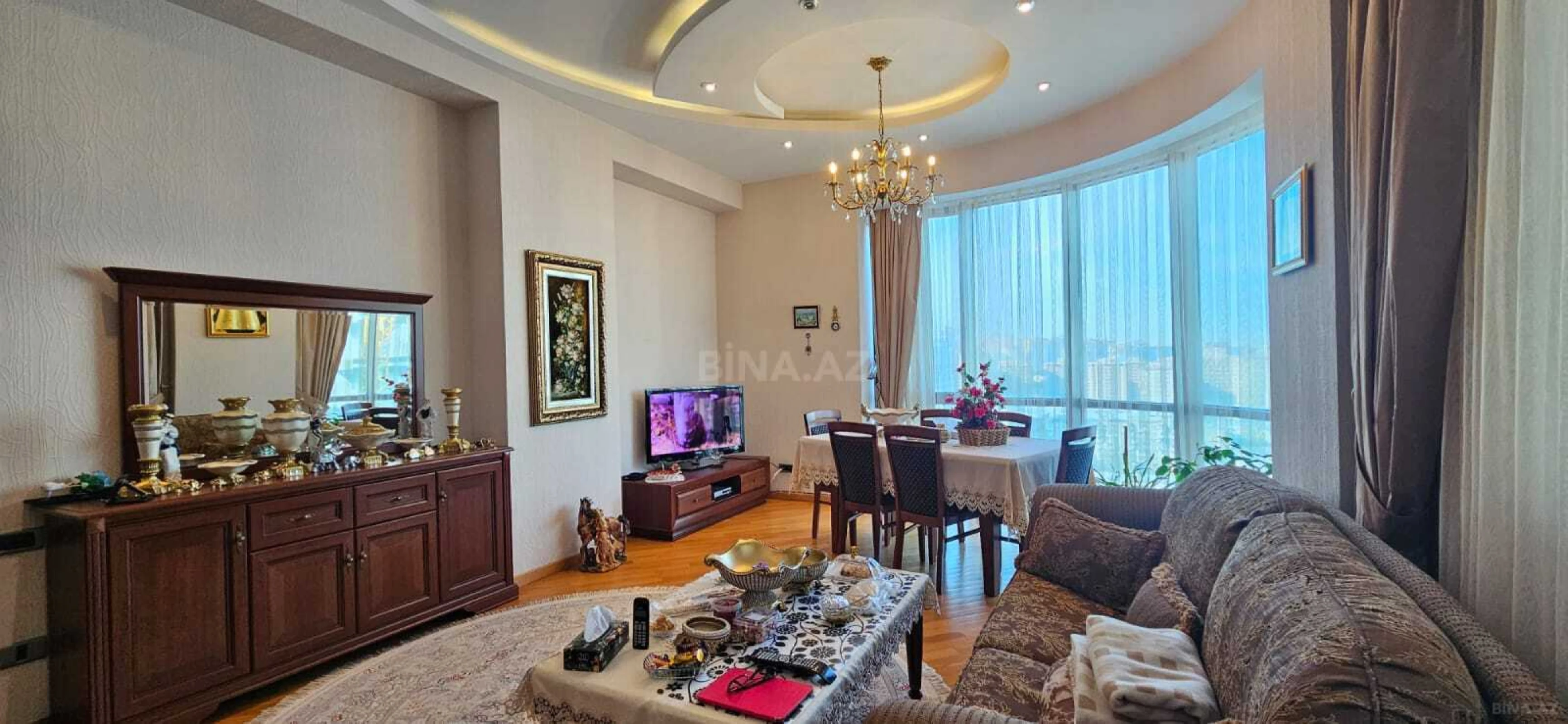 Satılır 3 otaqlı mənzil 137 m²