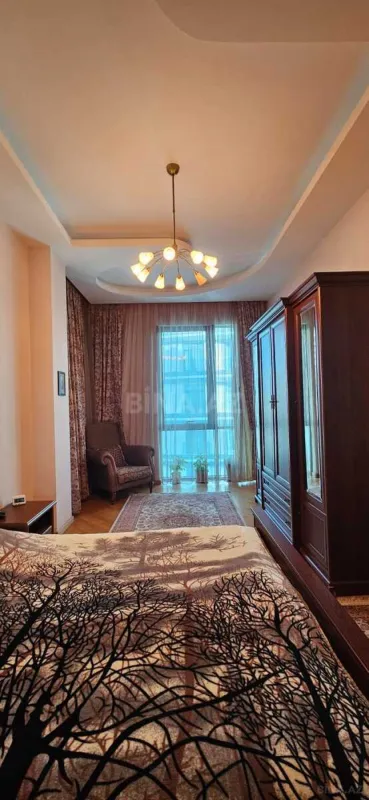 Satılır 3 otaqlı mənzil 137 m²