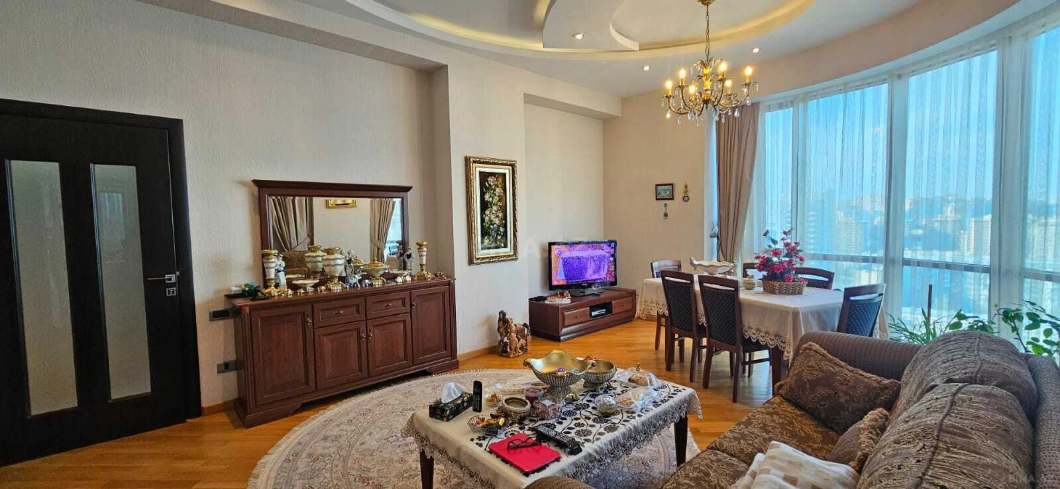 Satılır 3 otaqlı mənzil 137 m²