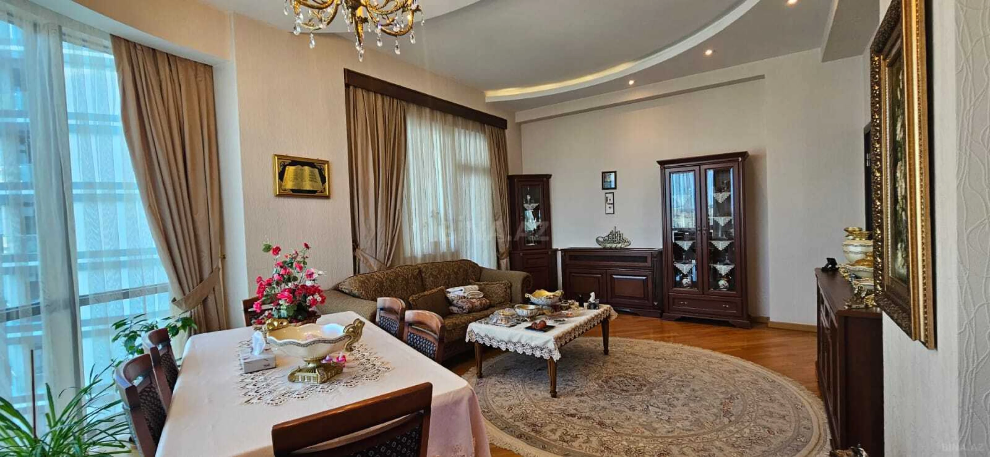 Satılır 3 otaqlı mənzil 137 m²