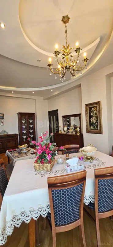 Satılır 3 otaqlı mənzil 137 m²