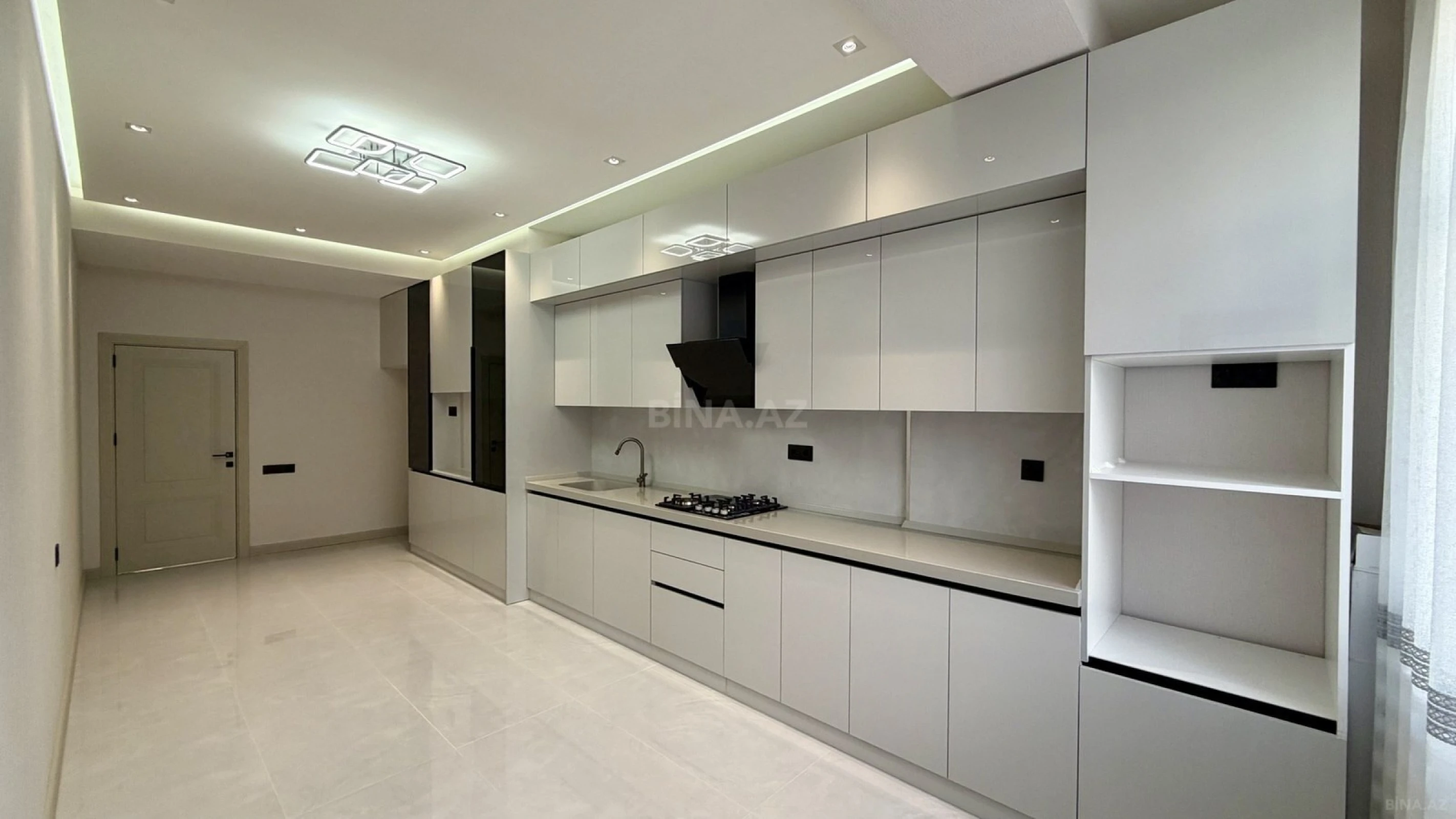 Satılır 3 otaqlı mənzil 144 m²