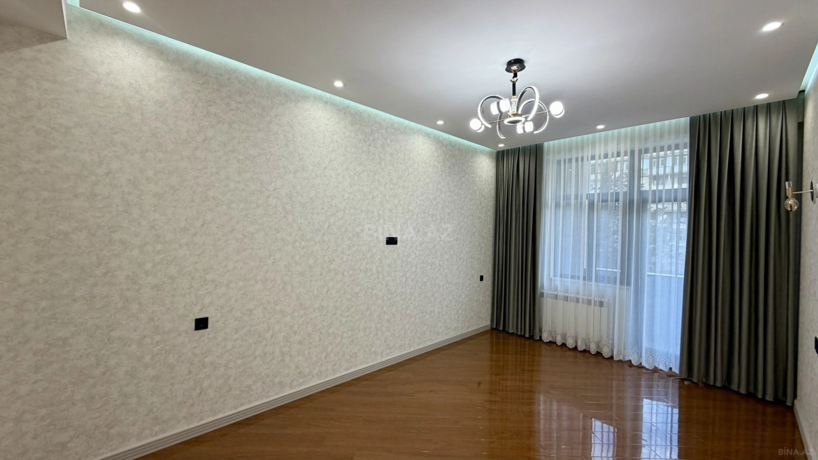 Satılır 3 otaqlı mənzil 144 m²