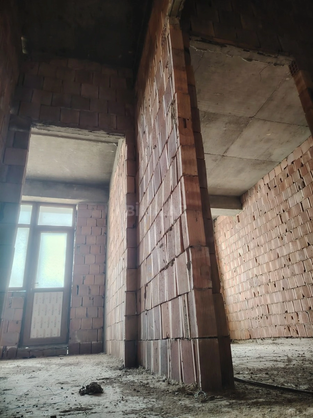 Satılır 3 otaqlı mənzil 90 m²