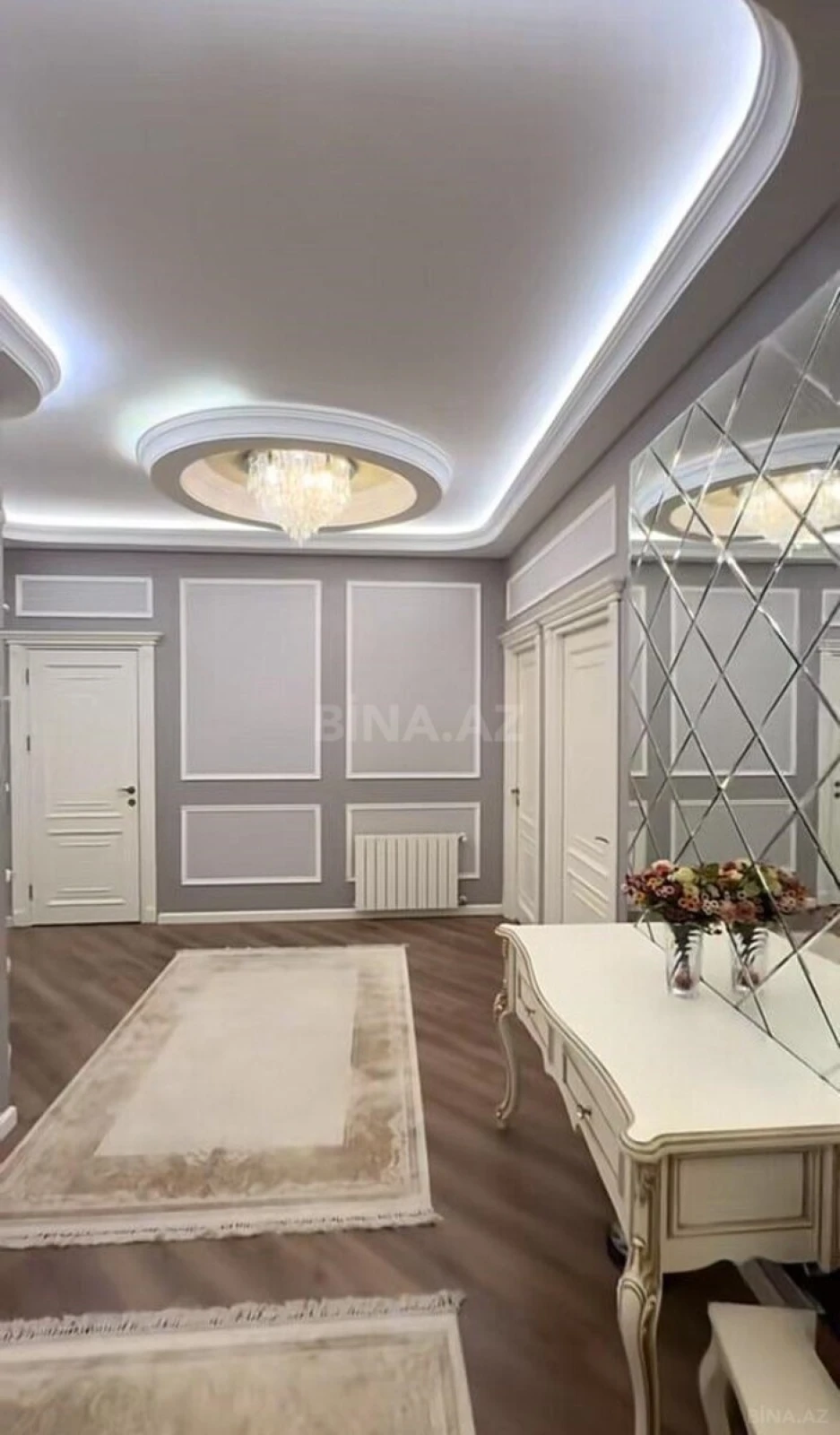 Satılır 4 otaqlı mənzil 181 m²