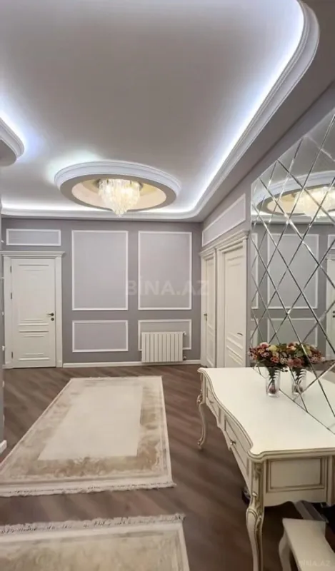 Satılır 4 otaqlı mənzil 181 m²