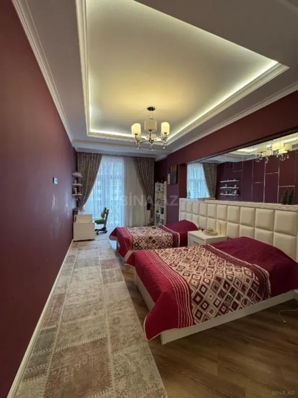 Satılır 4 otaqlı mənzil 181 m²