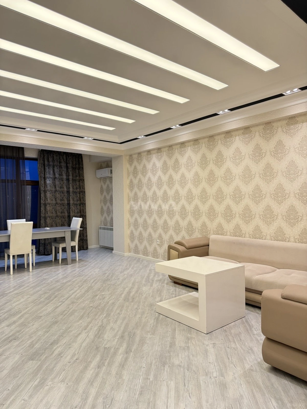 Kirayə verilir 3 otaqlı mənzil 124 m²