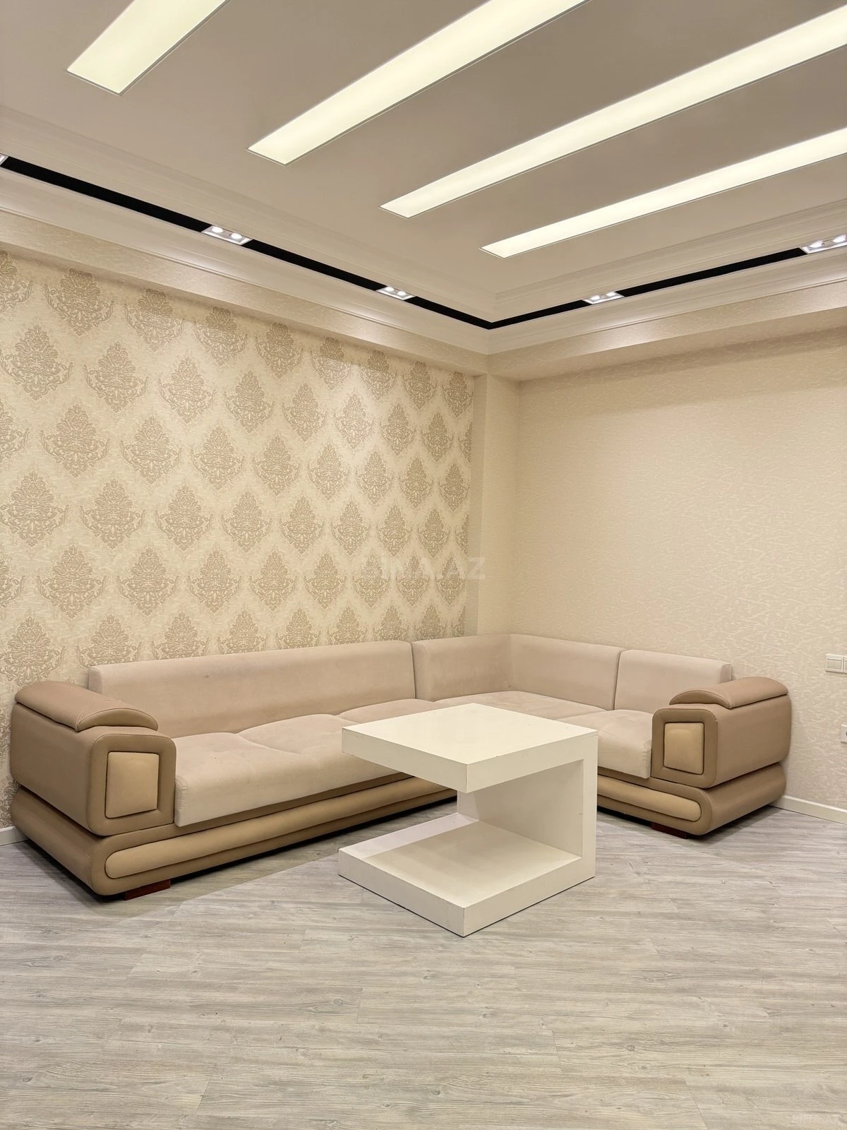 Kirayə verilir 3 otaqlı mənzil 124 m²