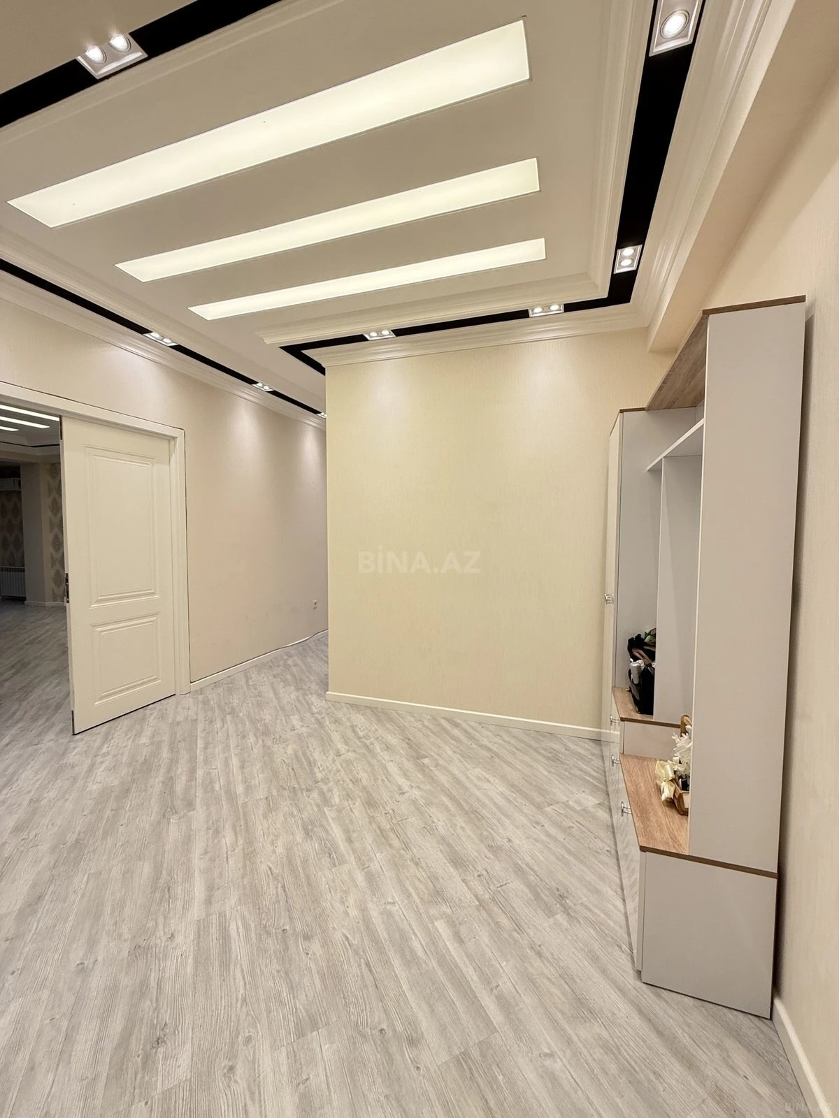 Kirayə verilir 3 otaqlı mənzil 124 m²
