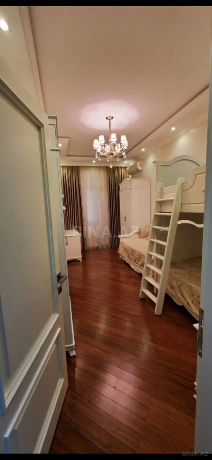 Satılır 3 otaqlı mənzil 110 m²