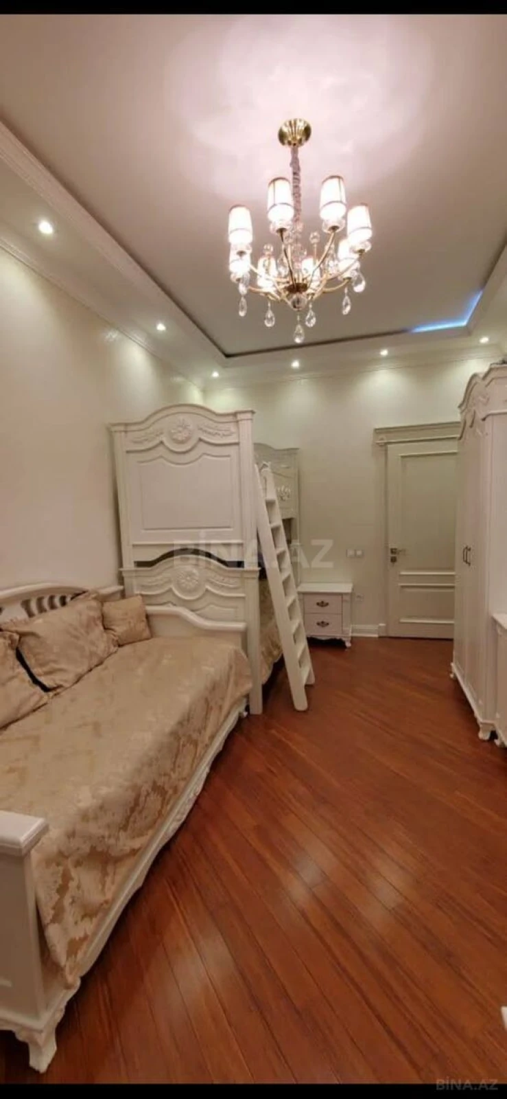 Satılır 3 otaqlı mənzil 110 m²