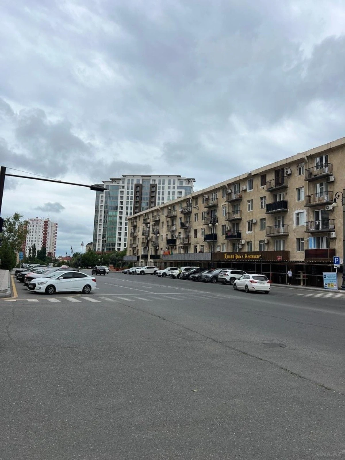 Satılır 4 otaqlı mənzil 181 m²