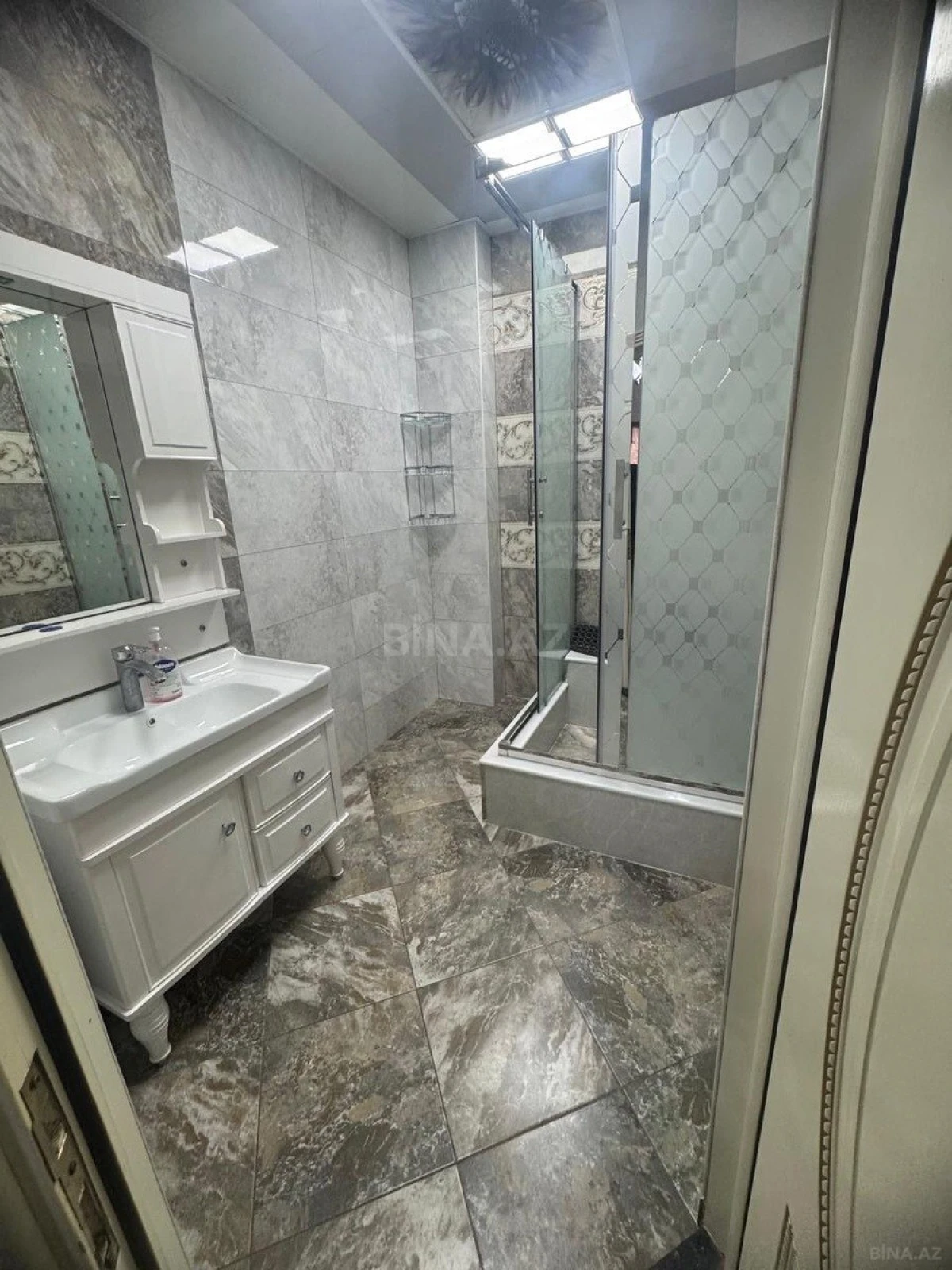 Kirayə verilir 3 otaqlı mənzil 125 m²