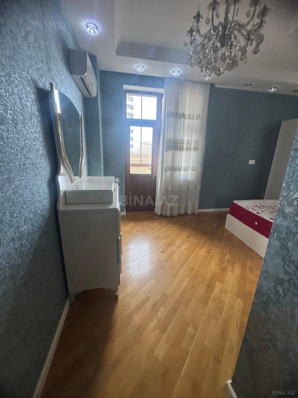 Kirayə verilir 3 otaqlı mənzil 125 m²