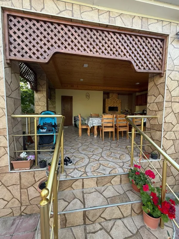 Satılır 5 otaqlı həyət evi 200 m²