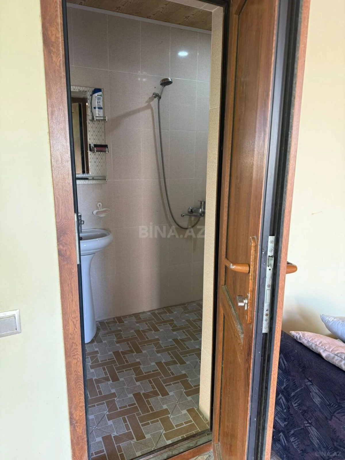 Satılır 5 otaqlı həyət evi 200 m²