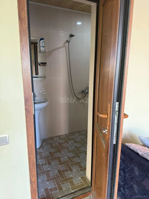 Satılır 5 otaqlı həyət evi 200 m²