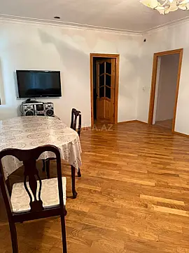 Satılır 5 otaqlı həyət evi 200 m²