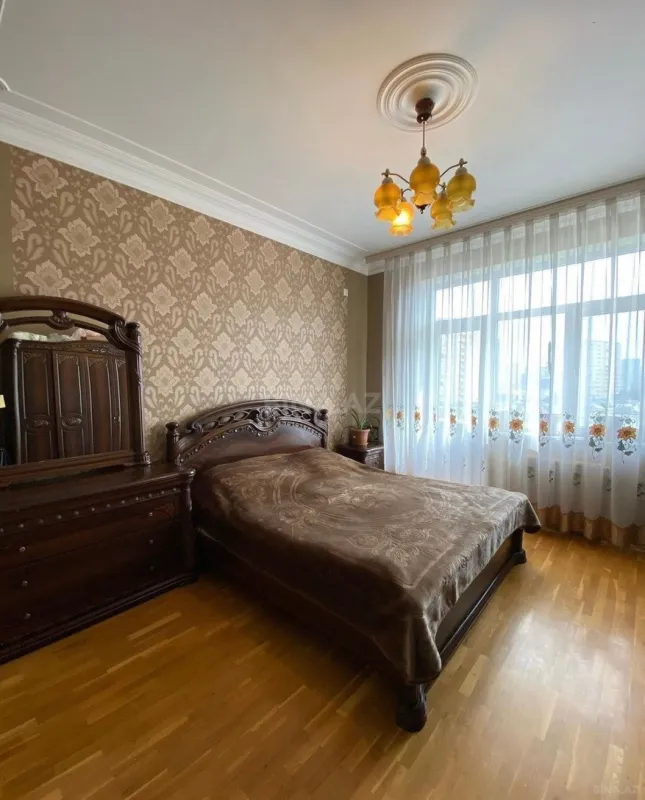 Satılır 3 otaqlı mənzil 112 m²