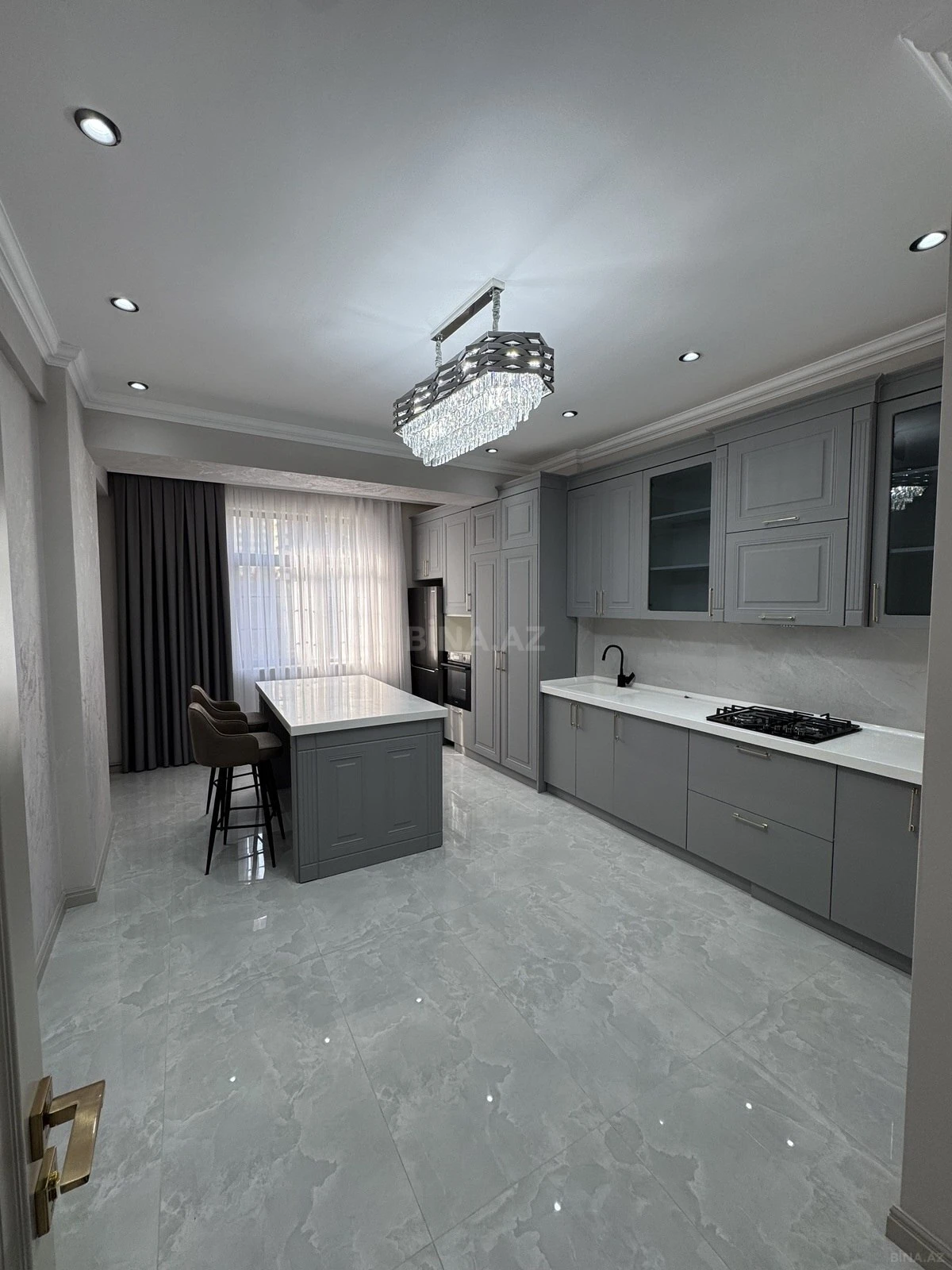 Satılır 3 otaqlı mənzil 138 m²