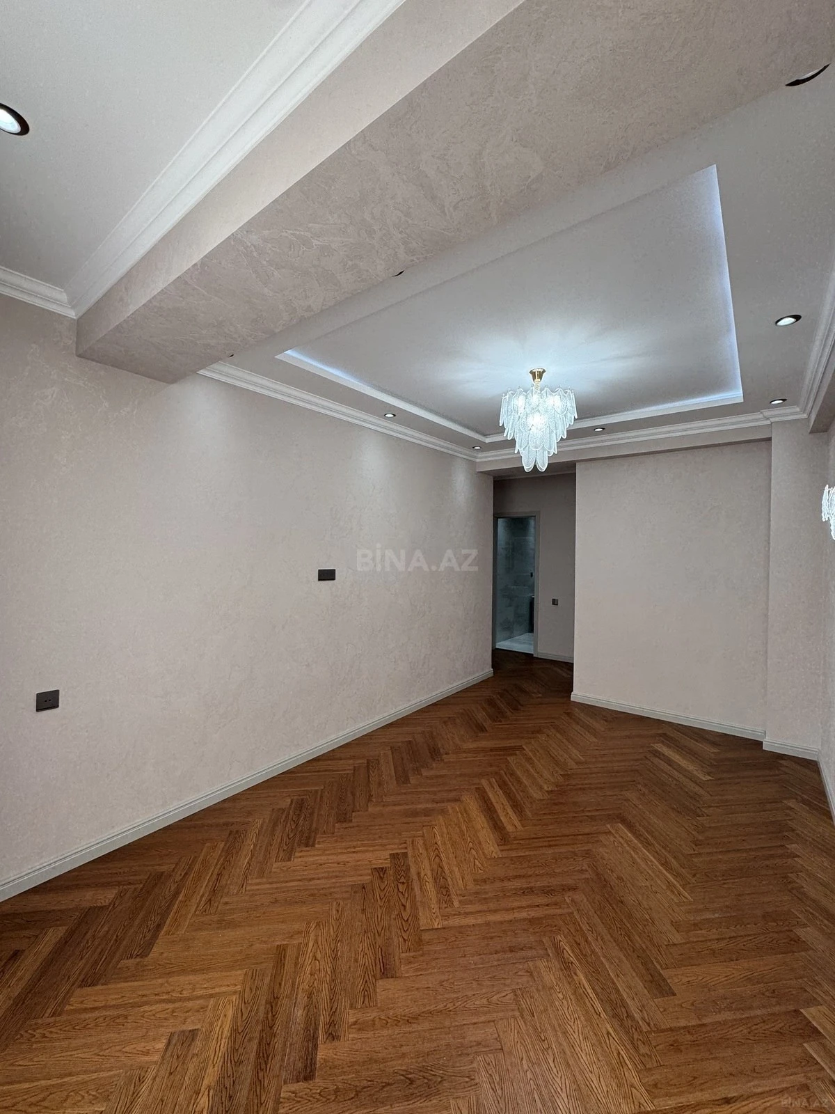 Satılır 3 otaqlı mənzil 138 m²