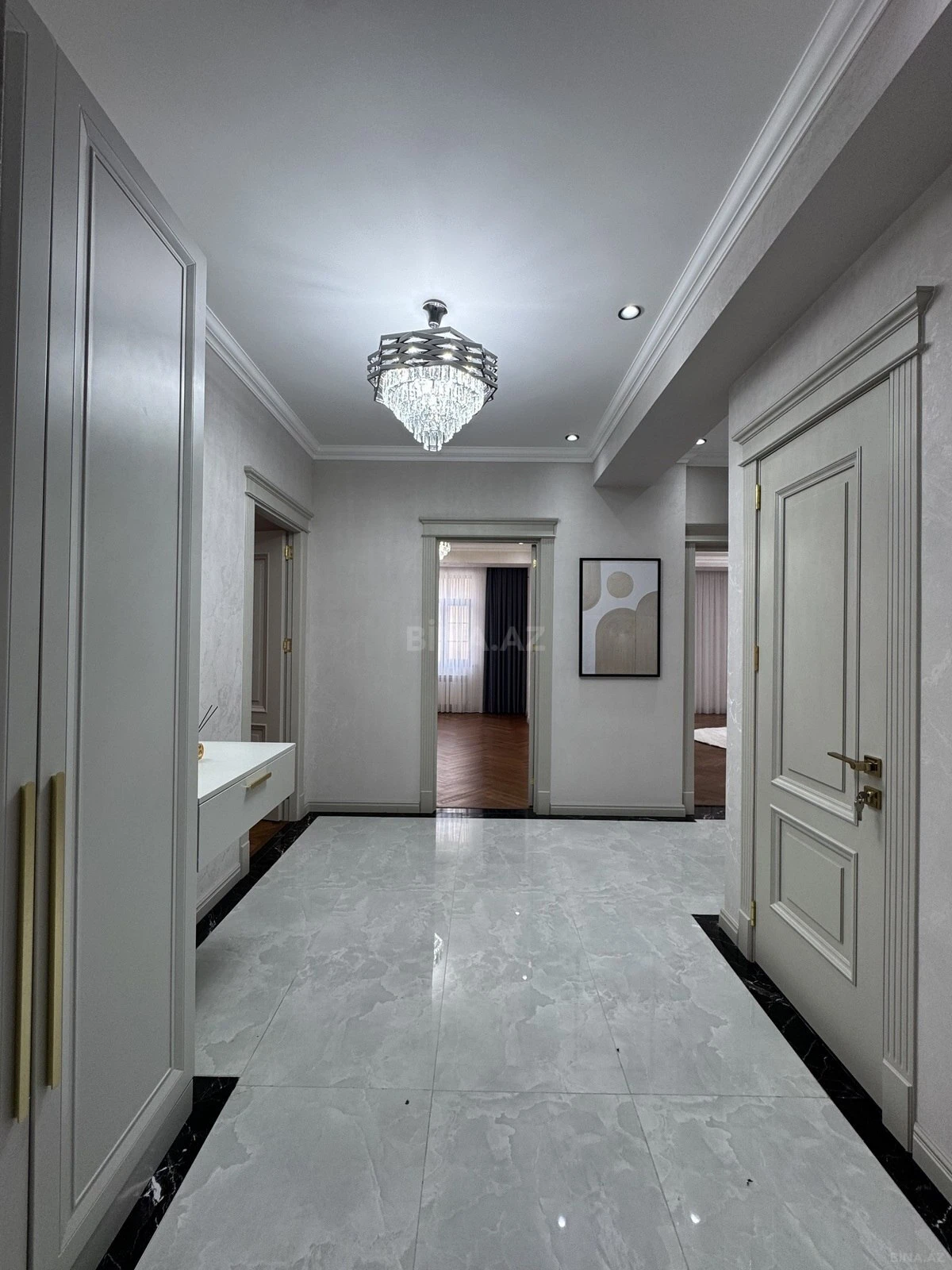 Satılır 3 otaqlı mənzil 138 m²