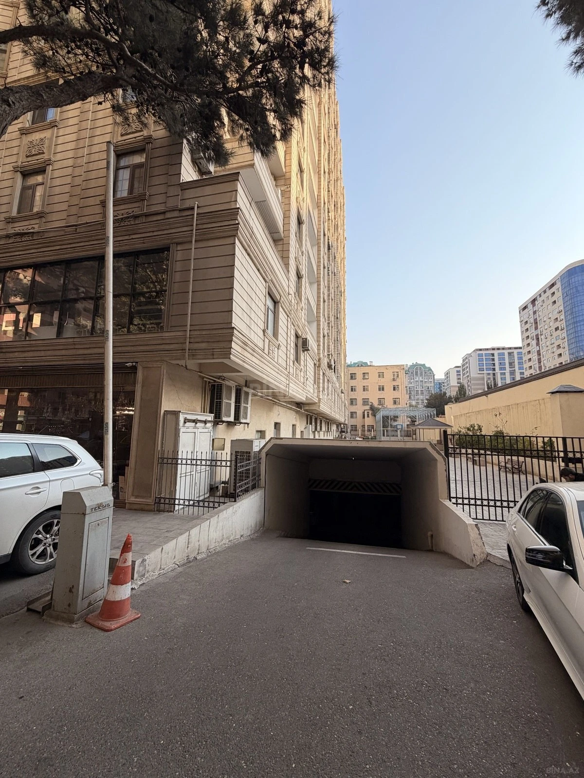 Satılır 3 otaqlı mənzil 138 m²
