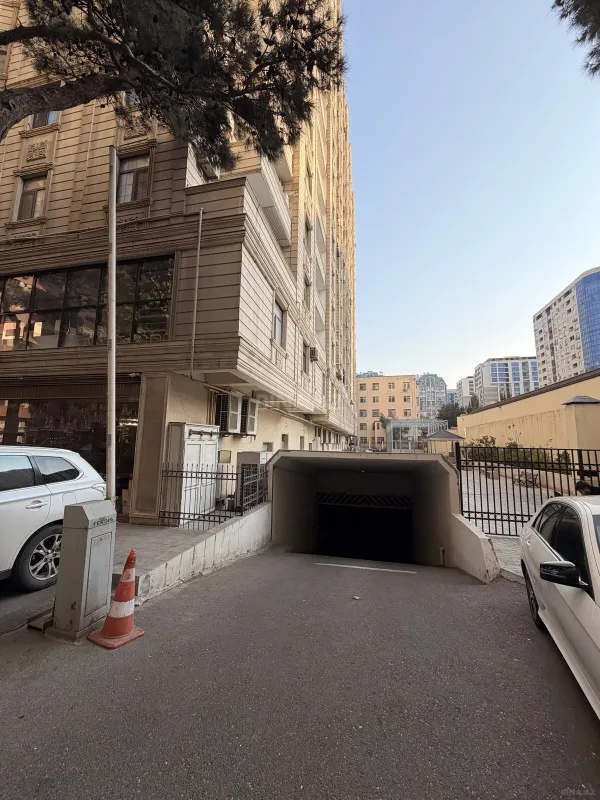 Satılır 3 otaqlı mənzil 138 m²
