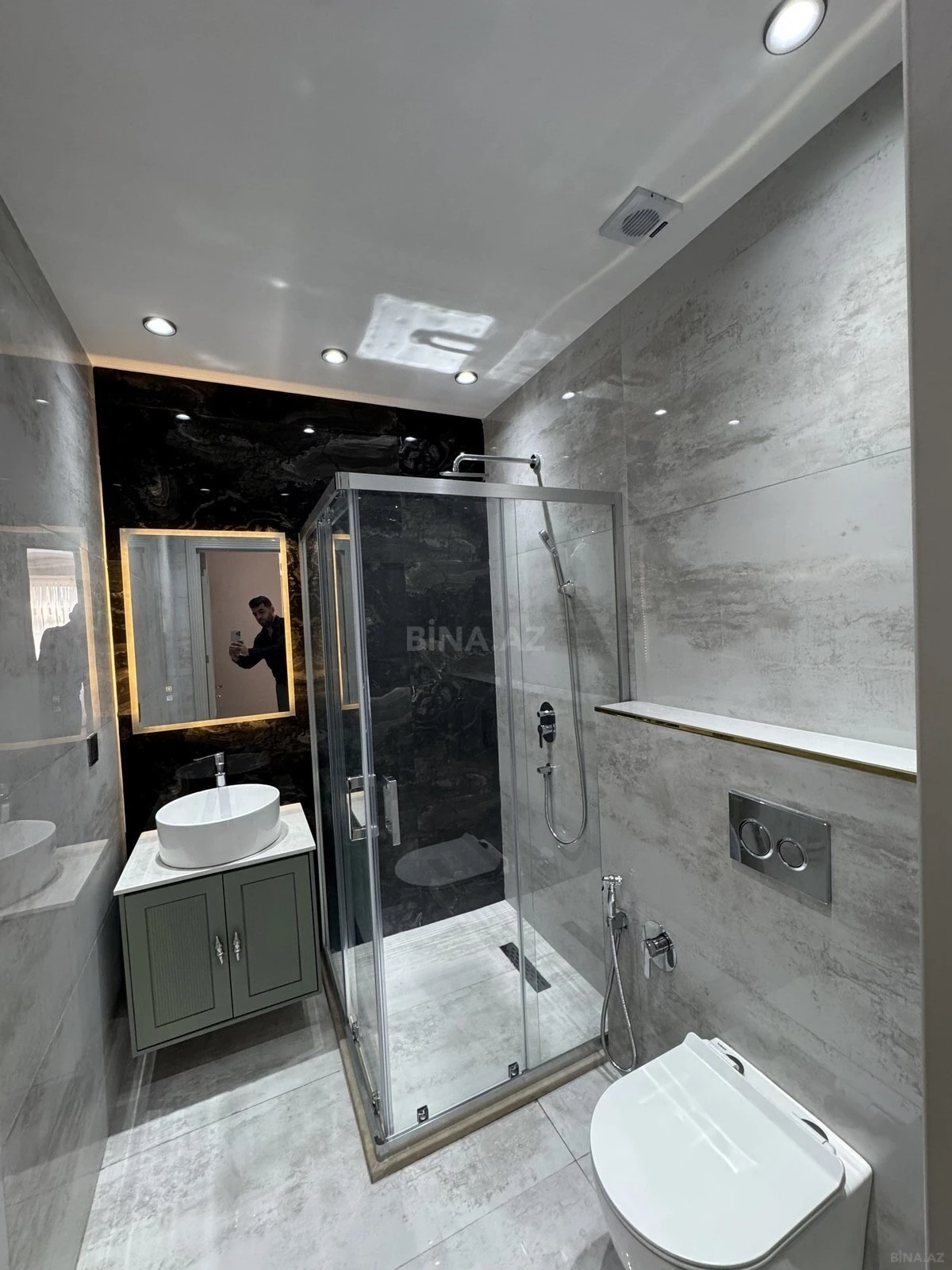 Satılır 3 otaqlı mənzil 138 m²