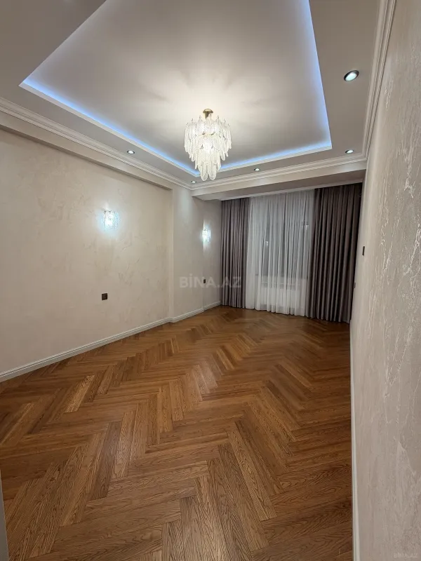 Satılır 3 otaqlı mənzil 138 m²