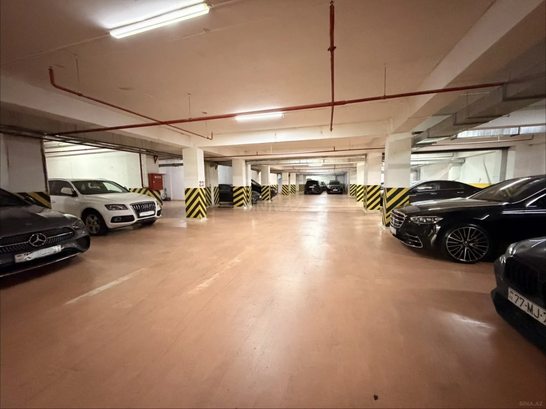 Satılır 3 otaqlı mənzil 138 m²